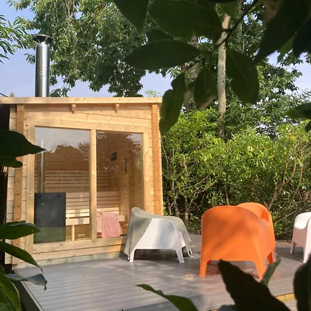 Eden - Piscine & D Hotes Bed & Breakfast